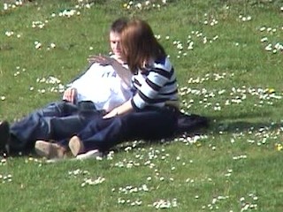 Deutsches Paar fühlt sich unbeobachtet